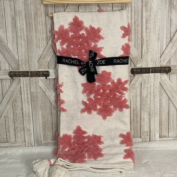Rachel Zoe Pink Snowflake Throw - Picture 1 of 5